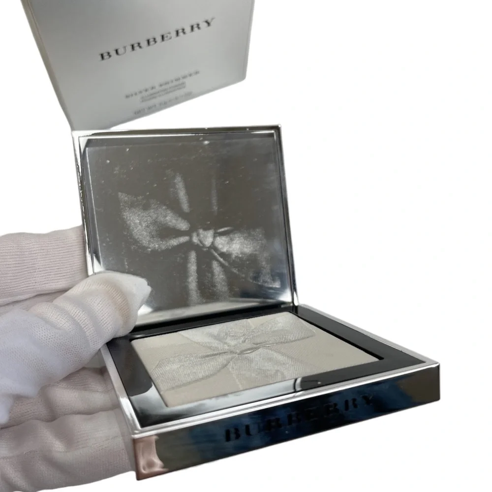 BURBERRY Silver Shimmer Illuminating Powder Highlighter LIMITED EDITION